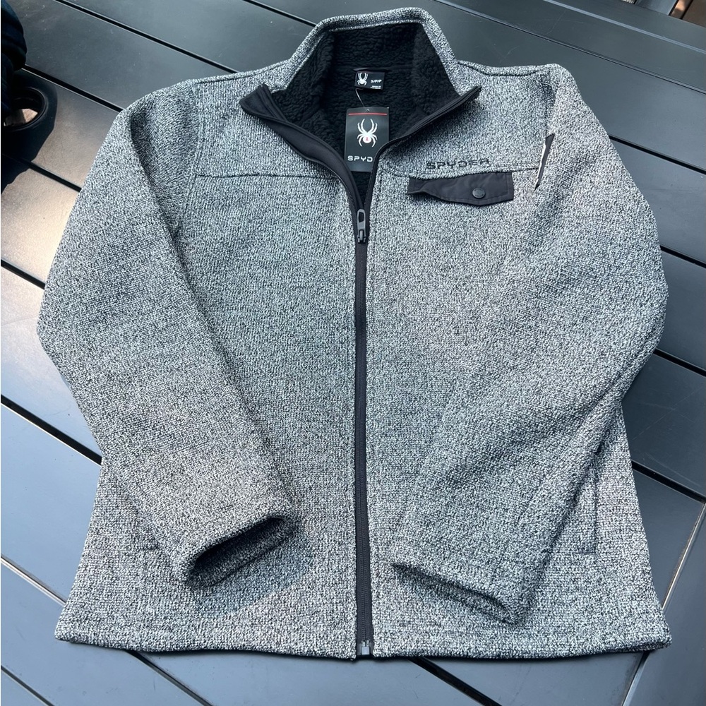 Spyder Men’s Gray Lightweight fully lined Jacket. Chest pocket/side pockets.